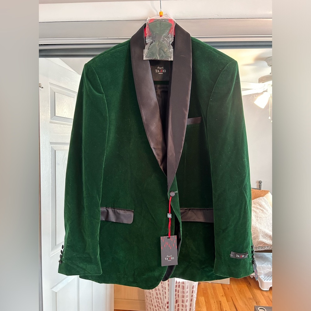***NWT*** Men’s Velvet Green Tuxedo Jacket